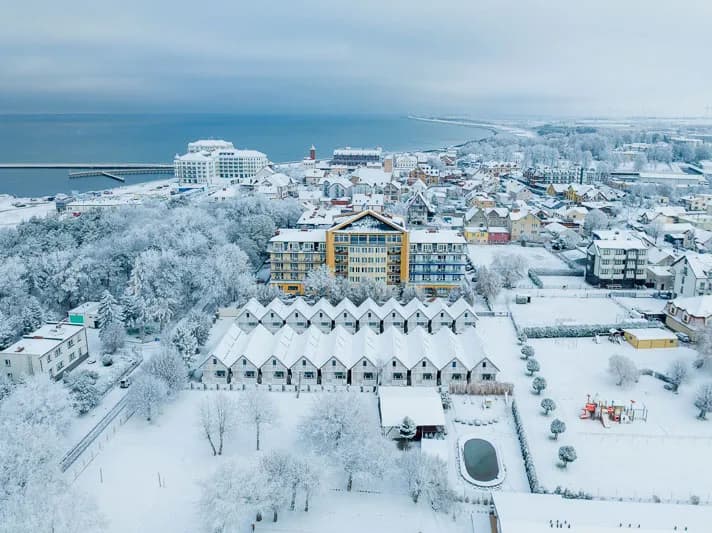 Gdzie zimą nad morze z dzieckiem – najlepsze miejsca na rodzinny wypoczynek