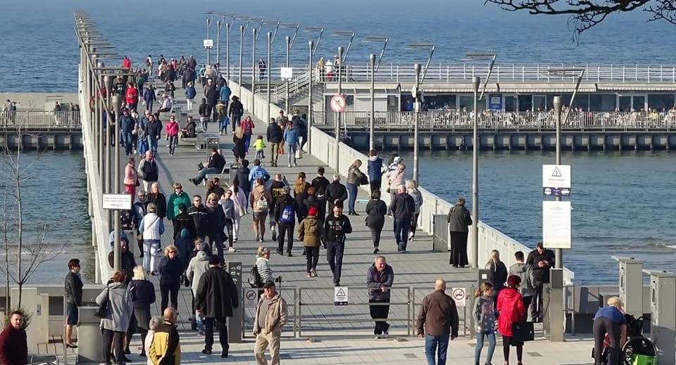 Czy molo w Kołobrzegu jest płatne? Sprawdź ceny i zasady wstępu