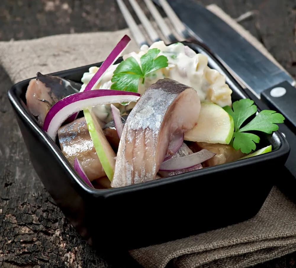 Jak zrobić śledzie prosto z morza - prosty przepis na smakowite danie