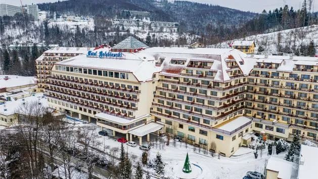 Ile kosztuje nocleg w hotelu Gołębiewski? Ceny, które zaskoczą!