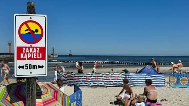 Gdzie zakaz kąpieli nad Bałtykiem? Sprawdź niebezpieczne miejsca
