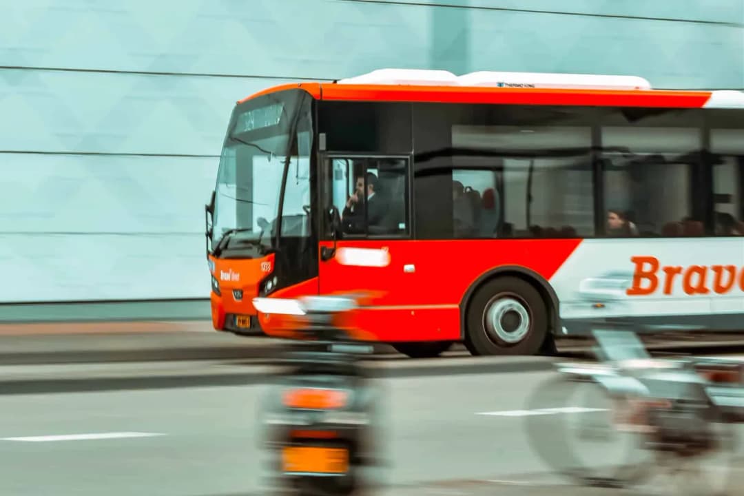 Jak dojechać do Ustki? Sprawdź najwygodniejsze opcje transportu