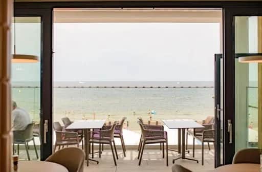 Kołobrzeg gdzie zjeść: najlepsze miejsca na rodzinny obiad nad morzem