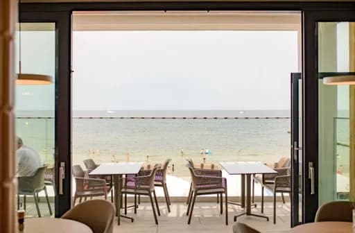 Kołobrzeg gdzie zjeść: najlepsze miejsca na rodzinny obiad nad morzem