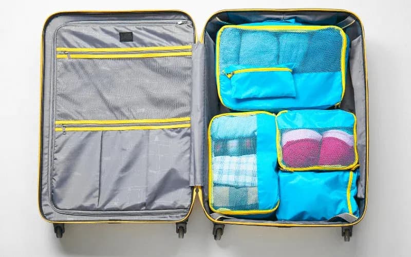 Jak spakować walizkę żeby mniej zajmowało i uniknąć bałaganu