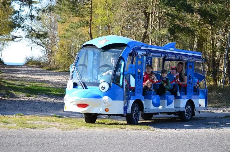 Jak dojechać do Jarosławca nad morzem - najwygodniejsze opcje transportu