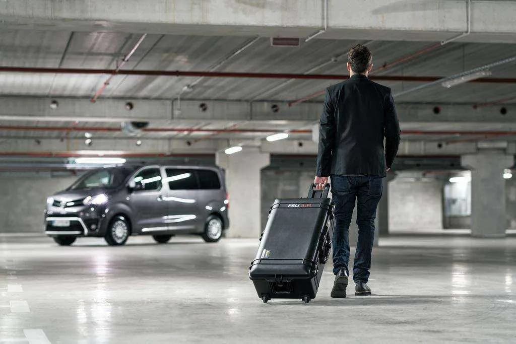 Ile waży walizka na kółkach? Sprawdź, co musisz wiedzieć przed podróżą