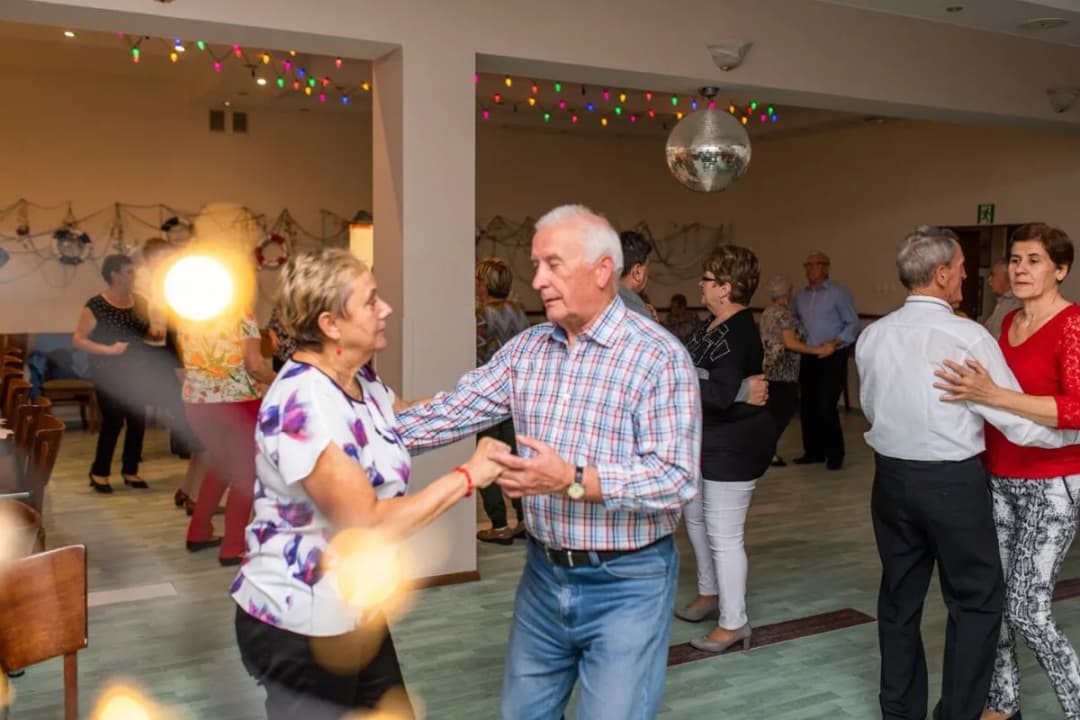 Gdzie można potańczyć w Ustce? Odkryj najlepsze kluby i imprezy