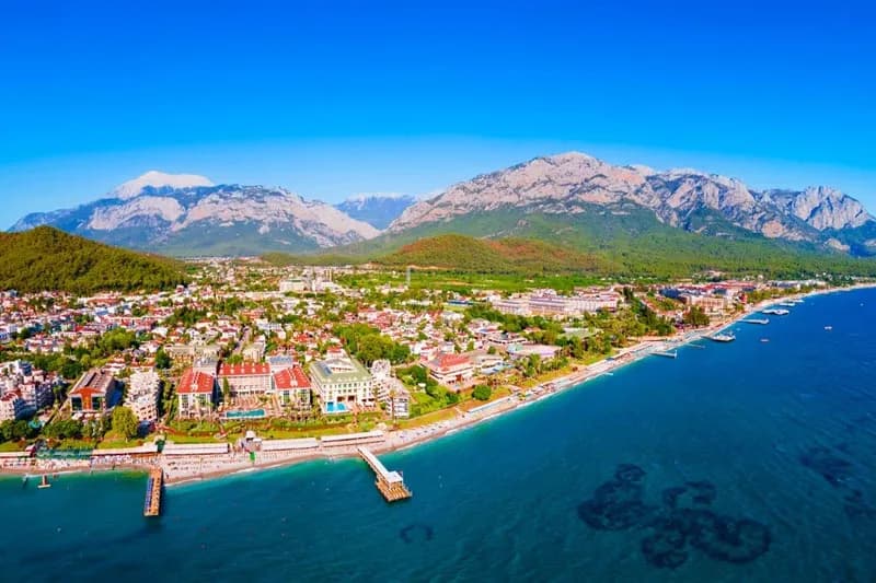 Kemer - nad jakim morzem leży to popularne miejsce wypoczynku?