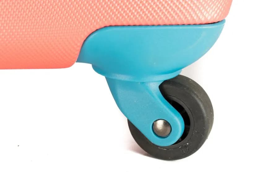 Jak wymienić kółka w walizce - proste kroki, które musisz znać