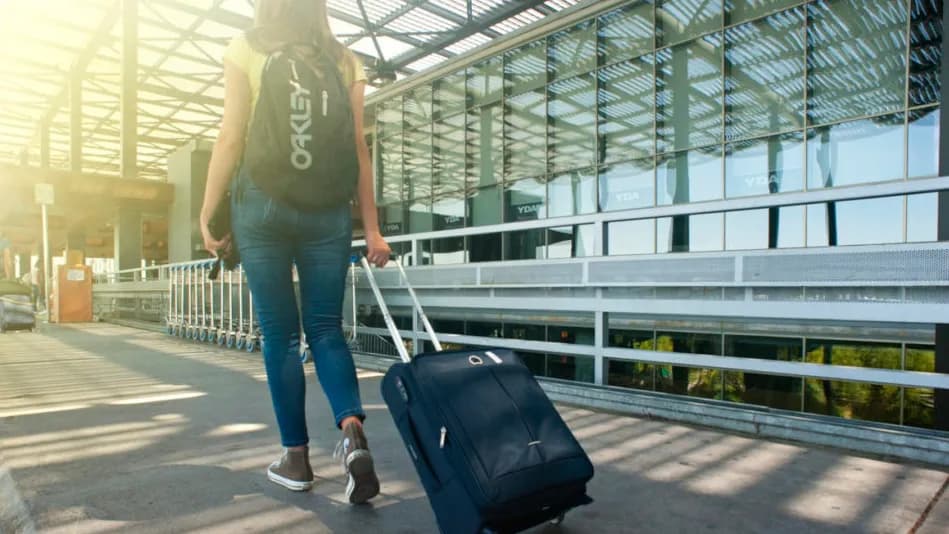 Czy trzeba podpisać walizkę do samolotu? Oto, co musisz wiedzieć