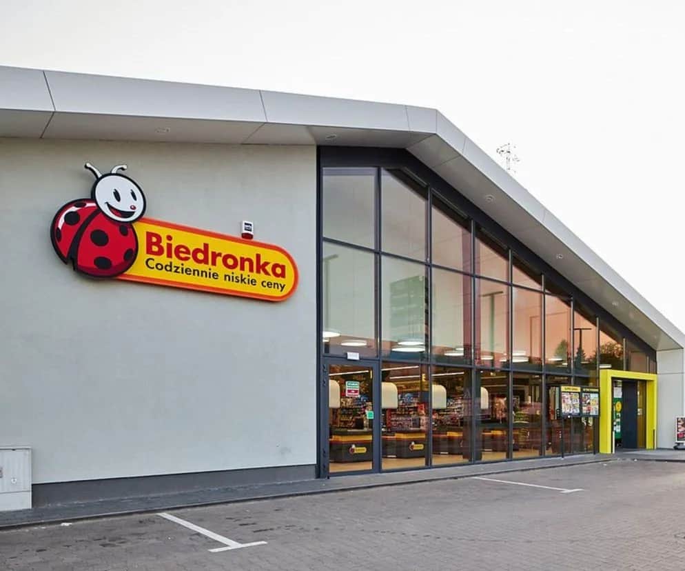 Czy w Jastrzębiej Górze jest Biedronka? Sprawdź, gdzie ją znajdziesz