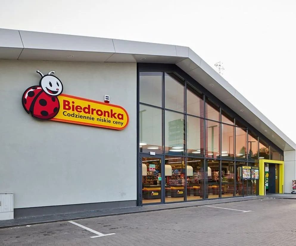 Czy w Jastrzębiej Górze jest Biedronka? Sprawdź, gdzie ją znajdziesz