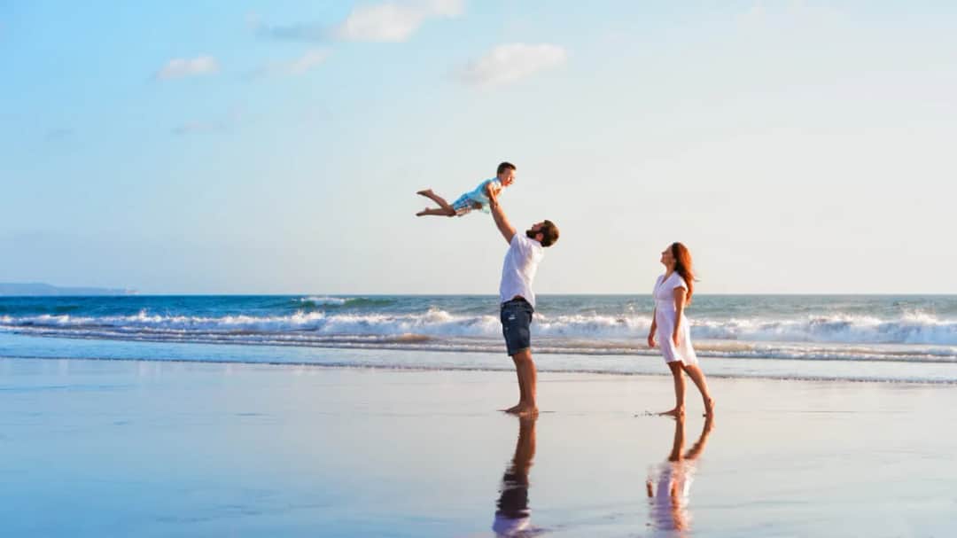 Gdzie nad morze z dziećmi tanio - najlepsze miejsca na rodzinne wakacje
